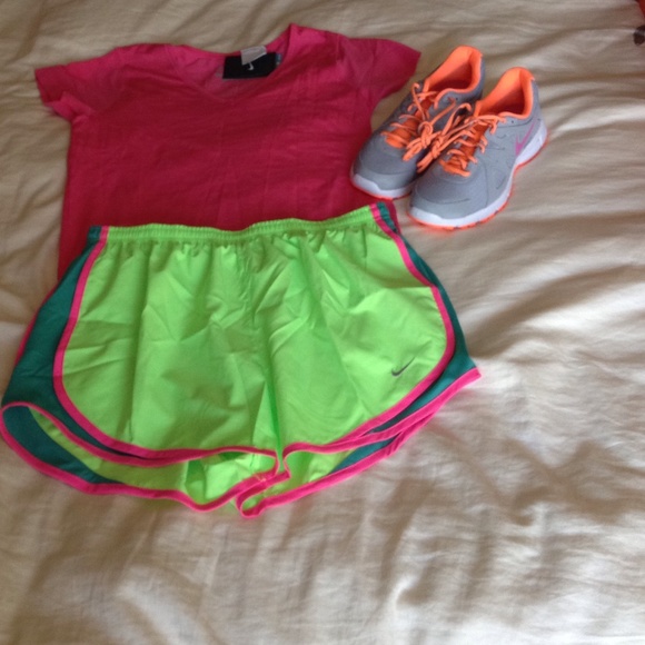 Brand new:Nike dri fit work out top. - Picture 2 of 2