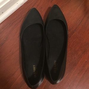 Black pointed flats