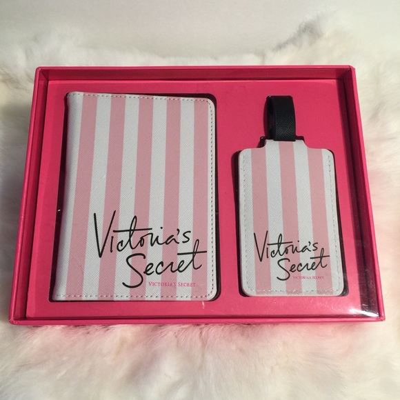 Victoria's Secret Accessories - 🌴VS PASSPORT COVER & LUGGAGE TAG🌴