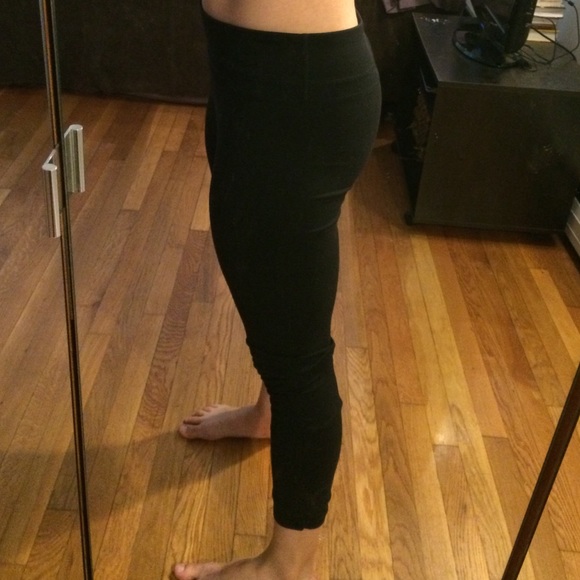 ▪️black CAbi yoga pants + ruching▪️