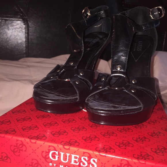 Guess sandals