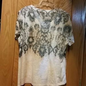 Multi lightweight tee w stoned in design ( chest )