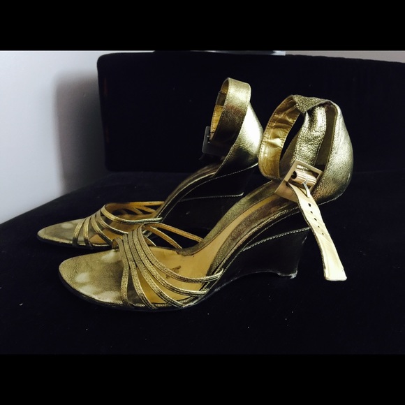 enzo angiolini gold heels