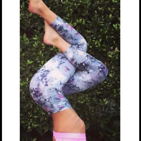 lululemon athletica Pants - Lululemon wunder under crops