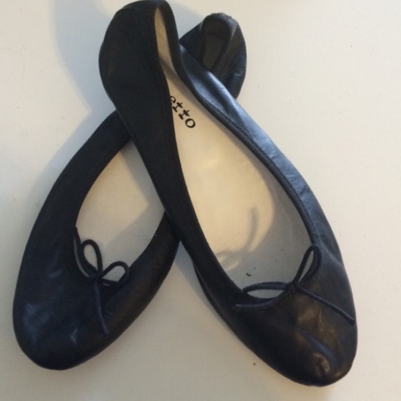 HOLD For Dervalw Repetto Blk Leather Ballet Flats