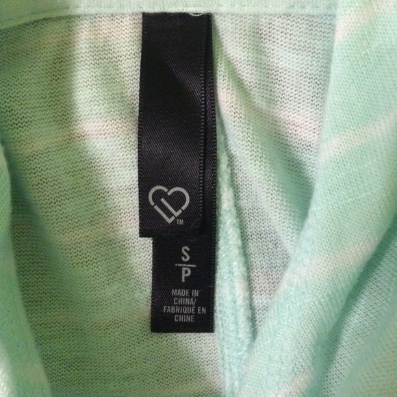 Long sleeve looking hoodie . Crop top - Picture 2 of 2