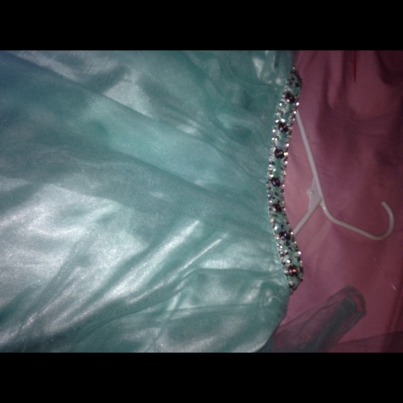 Prom dress - Picture 3 of 4