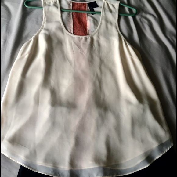 Sleveless beige lace top - Picture 2 of 2