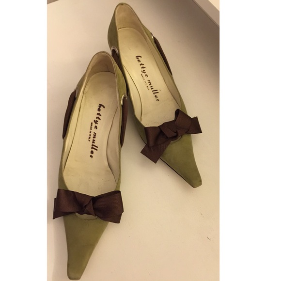 Bettye Muller Classic Green Suede Pumps - Picture 1 of 4