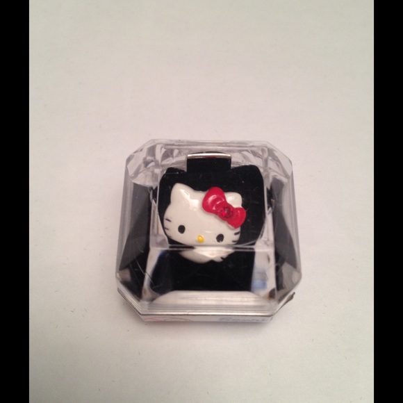 💍Small Dainty Hello Kitty Ring💍