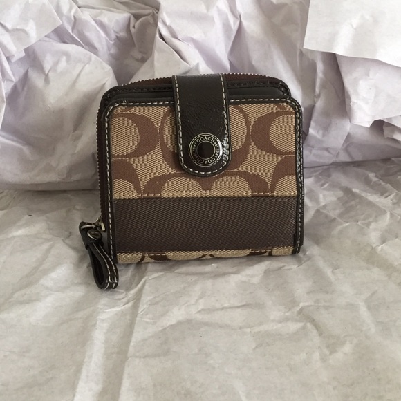 Coach Handbags - PreOwned Authentic Coach Wallet
