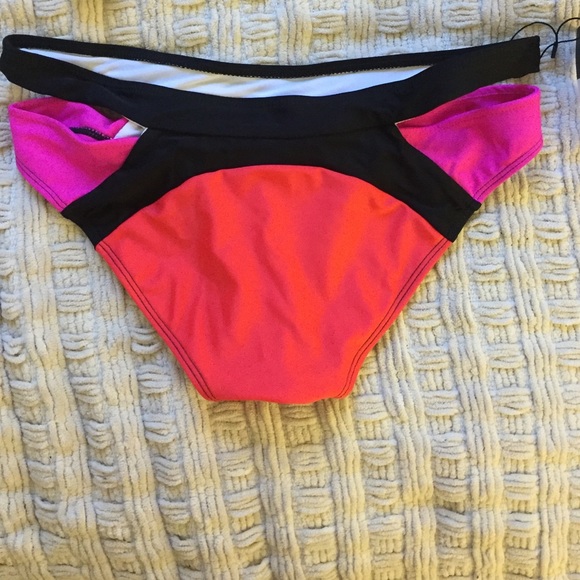 💋 Sexy Strappy Bikini 💋 - Picture 3 of 4