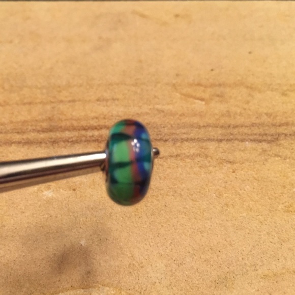 Glass charm. Fits Pandora & Chamilla bracelets.