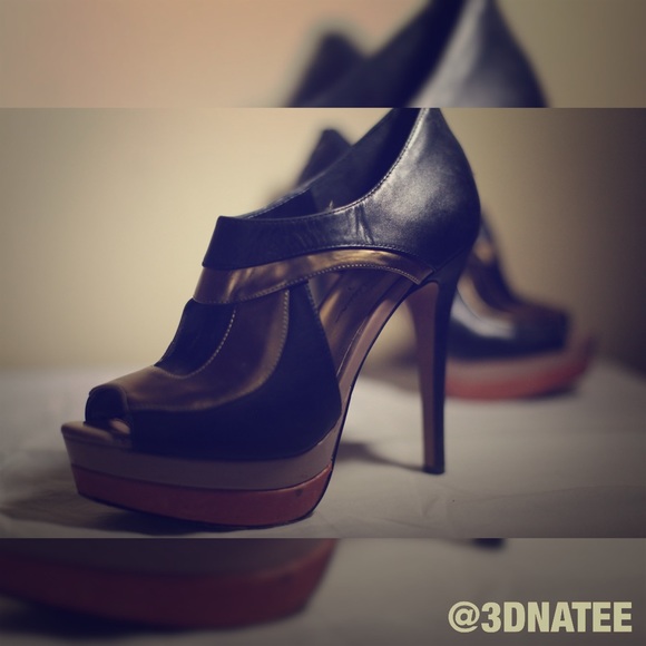 👑 GOOD CONDITION 👑 JESSICA SIMPSON BLCK/GLD PUMP