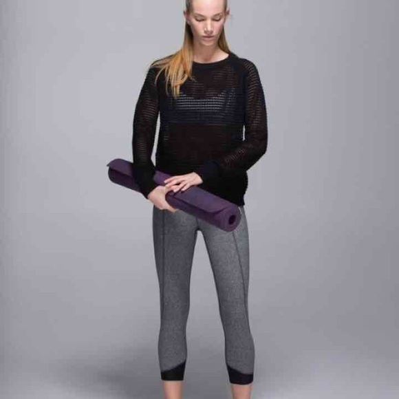 🌟sold Lululemon mesh Devi yoga crop sz 4 - Picture 3 of 3