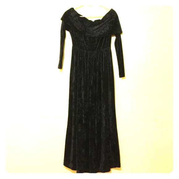 New Vintage black, off-the-shoulder long dress