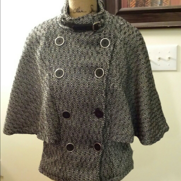 Cape - Picture 2 of 3