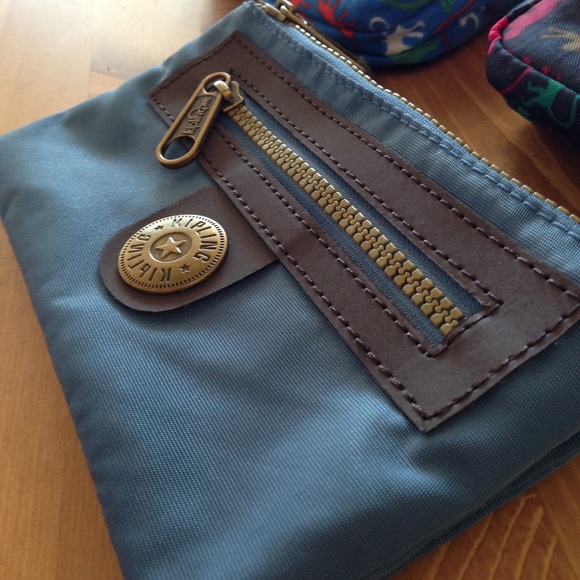 kipling clutch