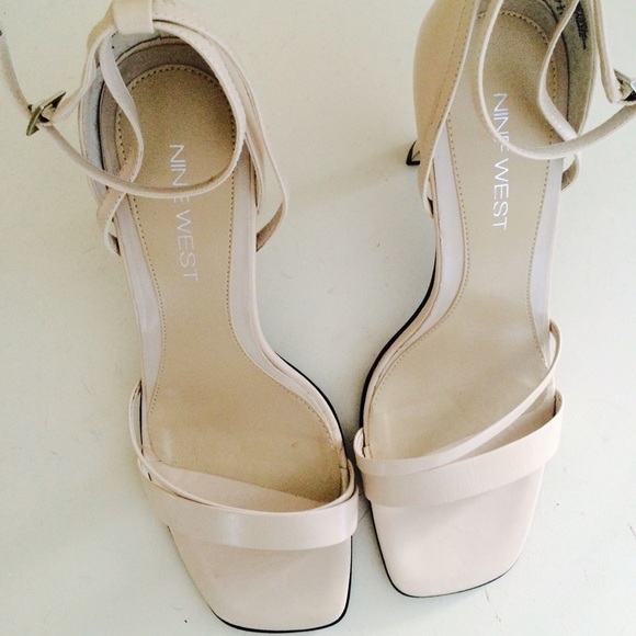 Nine West Shoes - Nine West cream heels