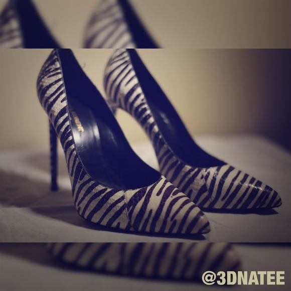 YVES SAINT LAURENT PUMPS (CONDITION 👑👑👑👑 of 5)