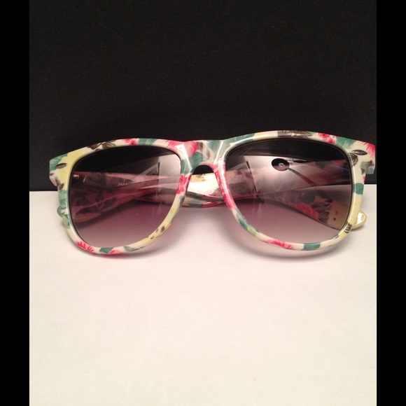 😎Floral Pastel Sunglasses😎