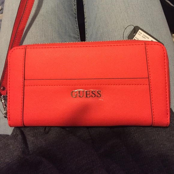 >ON HOLD< brand new guess wallet