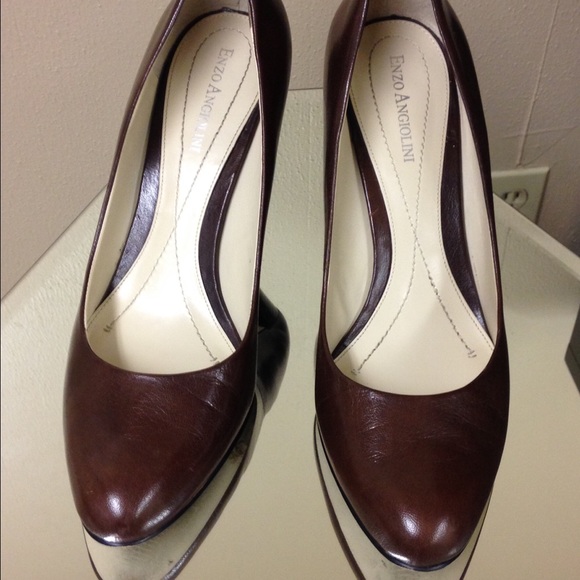Enzo Angiolini. Classic Leather pump. Size 9