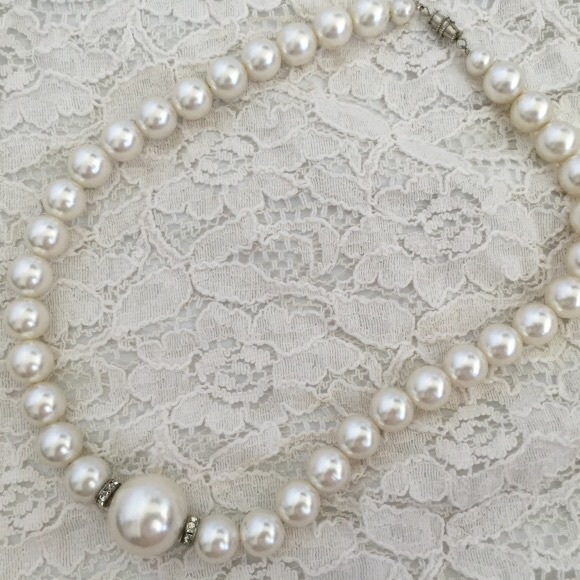 FIRM Vintage Faux Pearl Necklace 17in 💕 - Picture 2 of 2