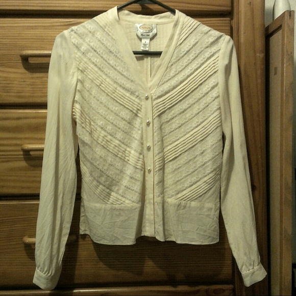 Vintage lace pleated cream/offwhite blouse