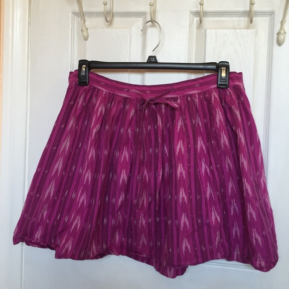 Gap magenta short skirt with pattern