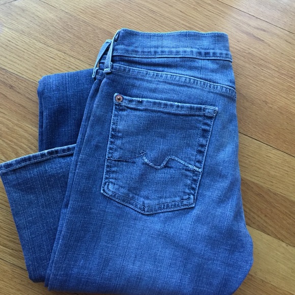 Women 7' Jeans in perfect conditions.