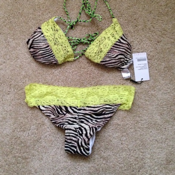 Be a beach bunny !! NWT zebra  scrunch butt bikini