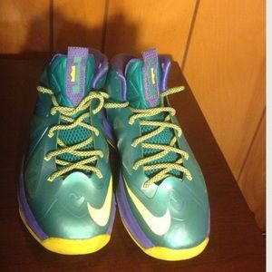 LeBron 10 Turquoise Volt- Size 6 YOUTH= 8 WOMENS