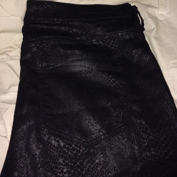 ⛔️⛔️SOLD⛔️⛔️Metallic Snakeskin Mid Rise Legging