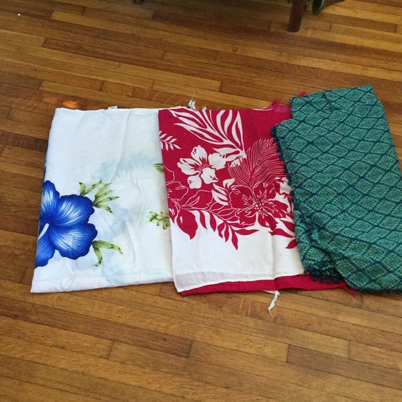 Bundle of 3 beach sarongs - Picture 2 of 4