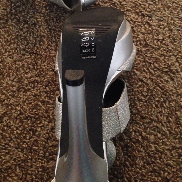Heels - Picture 2 of 4