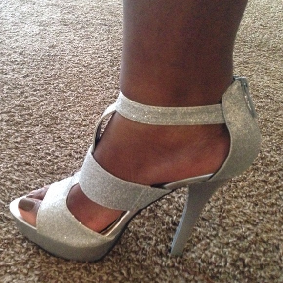 Heels - Picture 3 of 4