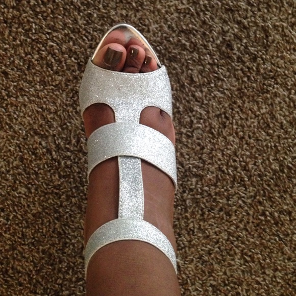 Heels - Picture 4 of 4