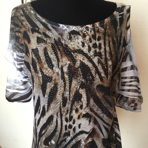 Cache cold shoulder top, elbow sleeve. Size small