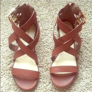 Brown sandals w/straps
