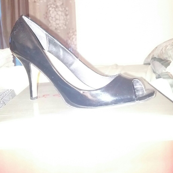 Classy black pump