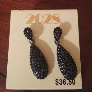 2028! Sparkly black gemed earings