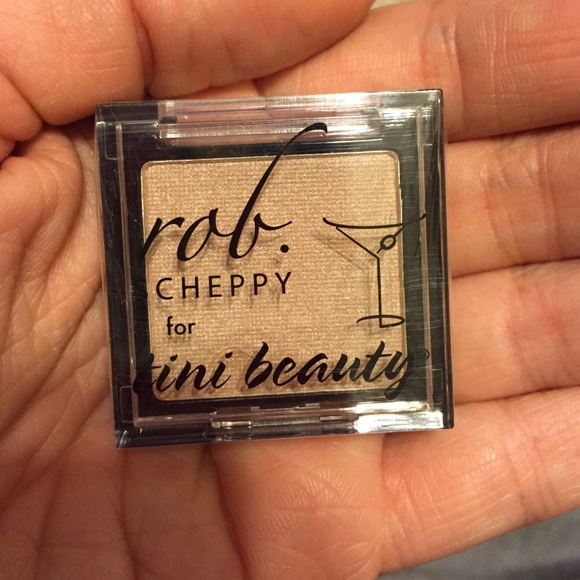 Powder eyeshadow