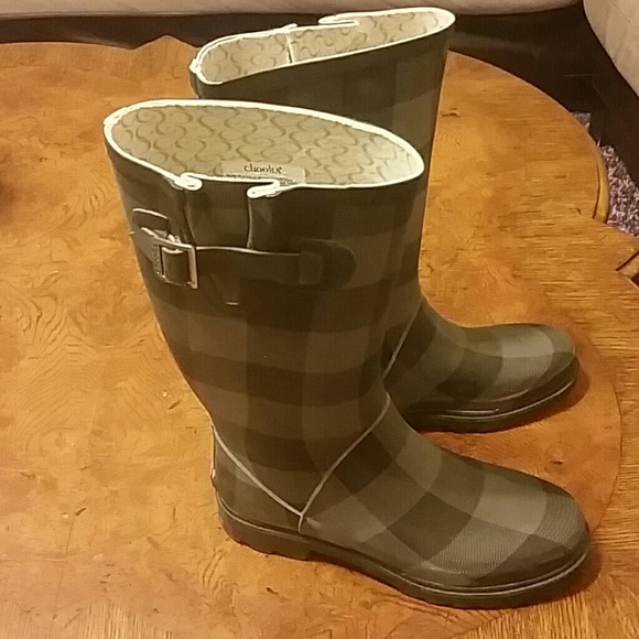 Plaid grey rain boots