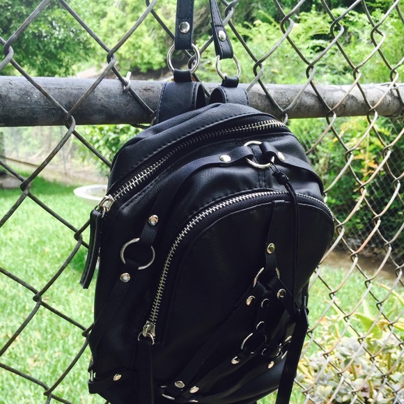 🔥 UNIF Bound Mini SOLD on DEPOP 🔥 - Picture 3 of 4