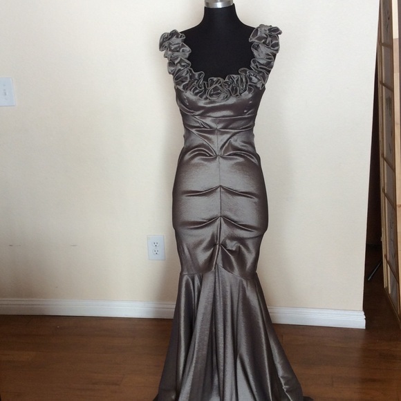 Gorgeous Cache prom dress. Size 6