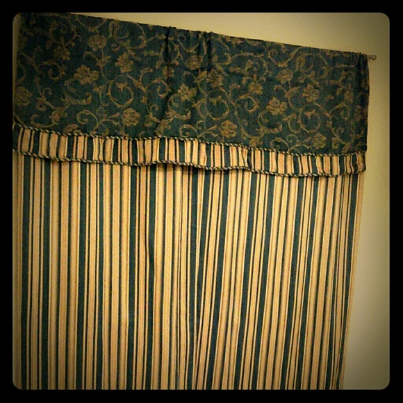 #Windowdres-Gold Color paired with Deep Royal Blue