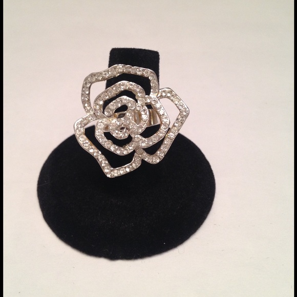 Silver Rhinestone Flower Ring