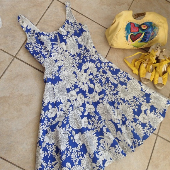 Super Cute Nine West Summer Dress