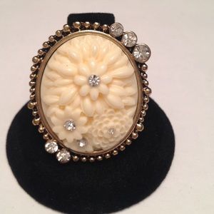 Enamel Cameo Stretch Ring